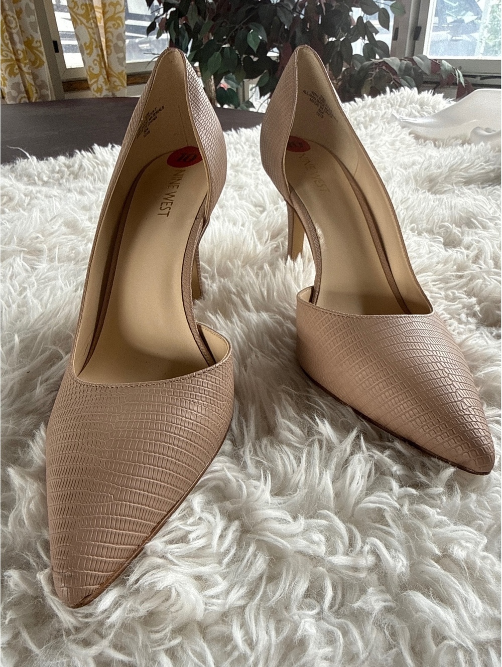 Nine West Nude Textured Pointed Toe Pumps Size 10M